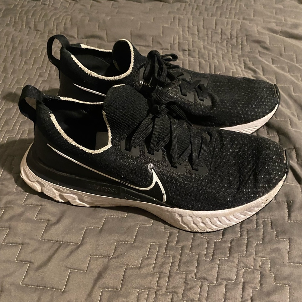 Men’s Infinity React Fly Knit 10.5 Black Sneakers